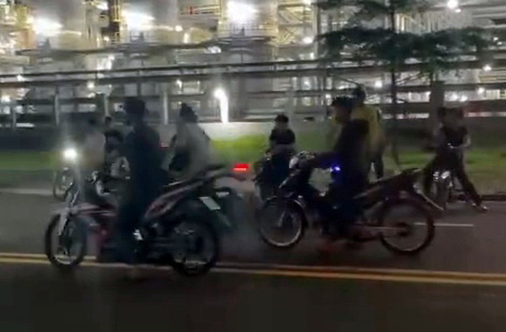 Cảnh đua xe cắt từ video clip trên TikTok