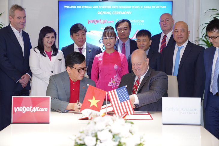 Vietjet và Tập đoàn tài chính Carlyle ký kết thỏa thuận tài trợ tàu bay trị giá 550 triệu USD, nhân chuyến thăm chính thức của Tổng thống Hoa Kỳ Joe Biden đến Việt Nam - Ảnh: T.L.