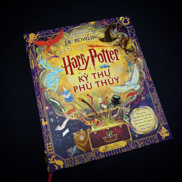 Quyển sách Harry Potter - Kỳ thư phù thủy - Ảnh: NXB Trẻ