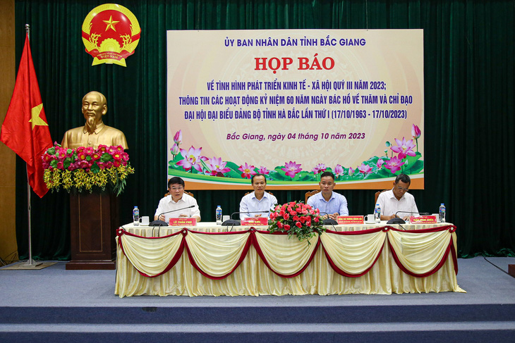 Buổi họp báo thông tin về tình hình phát triển kinh tế - xã hội quý 3-2023 tại tỉnh Bắc Giang - Ảnh: HÀ QUÂN