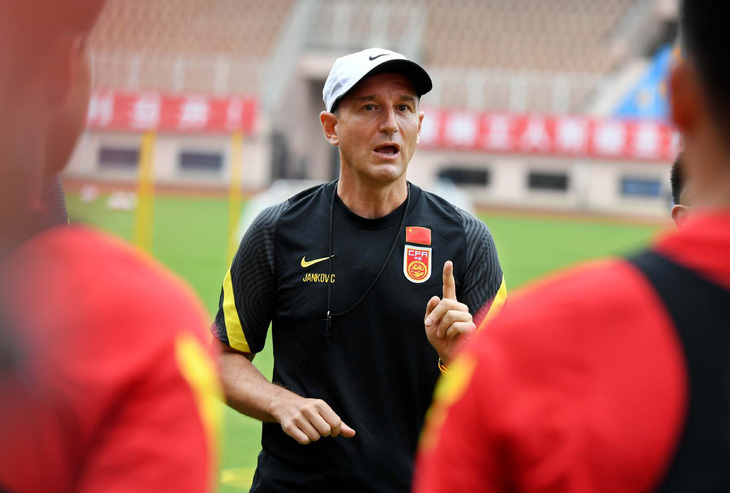 HLV Aleksandar Jankovic triệu tập 26 cầu thủ tuyển Trung Quốc chuẩn bị cho trận giao hữu với tuyển Việt Nam - Ảnh: XINHUA