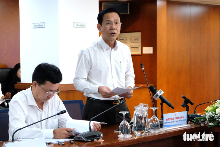 Ông Nguyễn Thanh Hải, giám đốc Trung tâm quản lý nhà và giám định xây dựng, Sở Xây dựng TP.HCM, thông tin về các hồ sơ trực tuyến - Ảnh: PHƯƠNG NHI