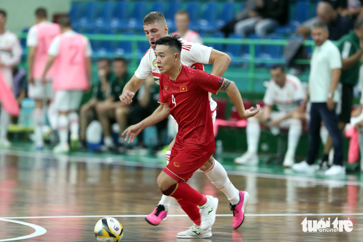 Đội tuyển futsal Việt Nam trong trận giao hữu với Hungary - Ảnh: N.K