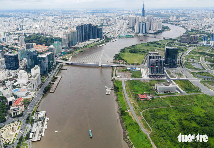 Đôi bờ Sài Gòn khu vực trung tâm TP - Ảnh: CHÂU TUẤN