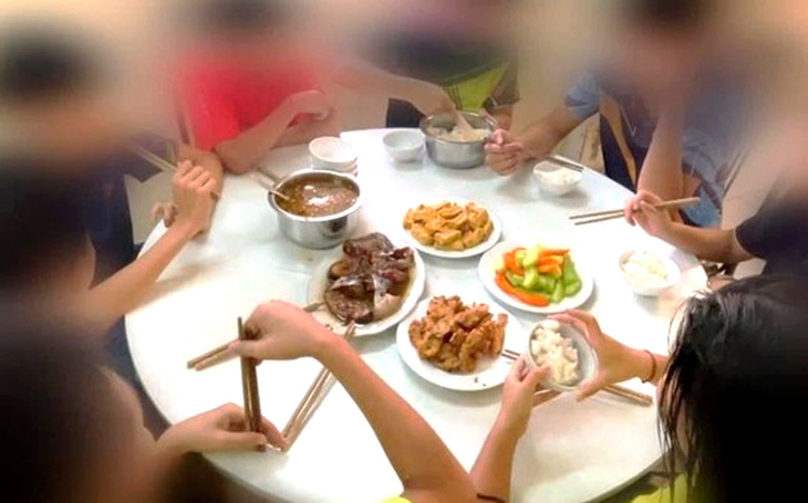 Bữa ăn của đội tuyển bóng bàn trẻ VN được cho là khiến 8 VĐV đói - Ảnh: Báo Tiền Phong