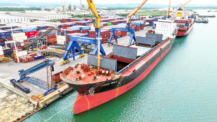 16.000 tấn quặng được vận chuyển trực tiếp từ tỉnh Sekong, Lào qua cửa khẩu Nam Giang về cảng Chu Lai để xuất khẩu sang Trung Quốc