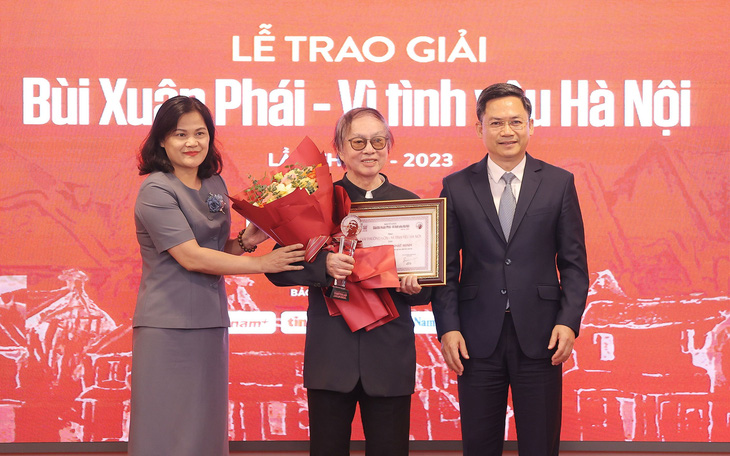Đạo diễn Đặng Nhật Minh được trao Giải thưởng Bùi Xuân Phái - Vì tình yêu Hà Nội