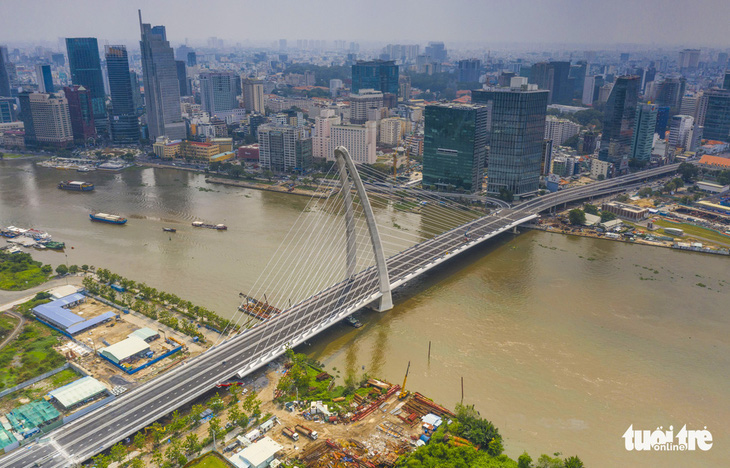 Cầu Ba Son được khánh thành và thông xe vào ngày 28-4-2022. Cây cầu này được kỳ vọng là điểm nhấn kiến trúc nổi bật trên sông Sài Gòn - Ảnh: QUANG ĐỊNH