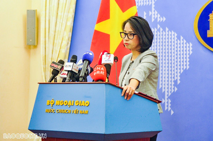 Người phát ngôn Bộ Ngoại giao Phạm Thu Hằng trong cuộc họp báo ngày 5-10 - Ảnh: baoquocte.vn