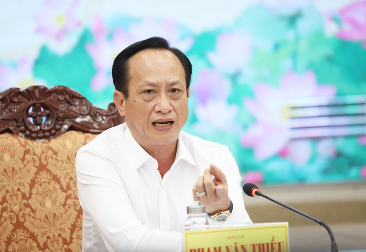 Chủ tịch UBND tỉnh Bạc Liêu Phạm Văn Thiều phát biểu tại buổi đối thoại với doanh nghiệp - Ảnh: CHÍ QUỐC 