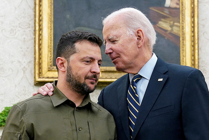 Tổng thống Mỹ Joe Biden và Tổng thống Ukraine Volodymyr Zelensky trong cuộc gặp tại Nhà Trắng ngày 21-9-2023 - Ảnh: REUTERS