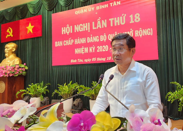 Tỉ lệ giải ngân đầu tư công là một trong những mặt đạt được của quận Bình Tân mà Ủy viên Ban thường vụ Thành ủy TP.HCM Dương Ngọc Hải đánh giá cao - Ảnh: ÁI NHÂN