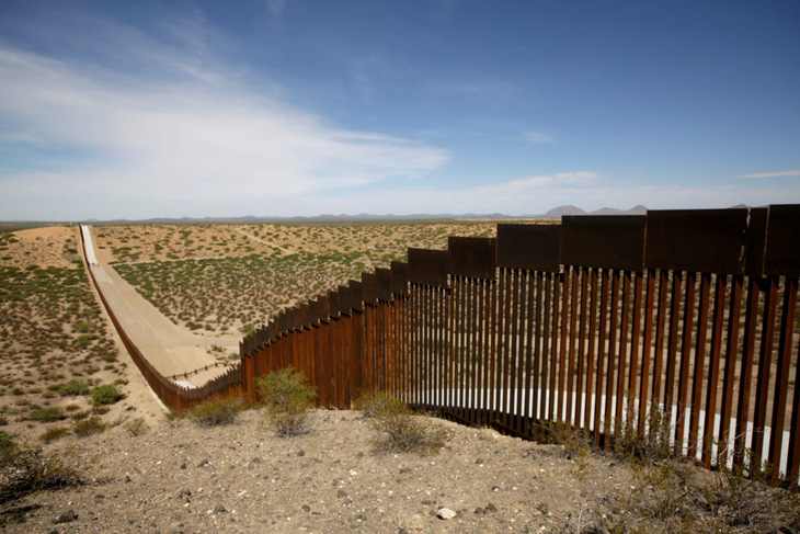 Bức tường biên giới là một trong những chính sách đặc trưng thời cựu tổng thống Mỹ Donald Trump - Ảnh: REUTERS