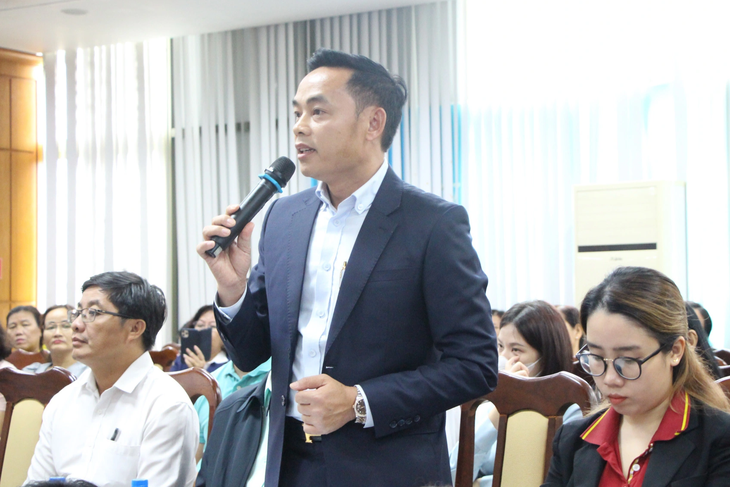 Ông Nguyễn Bá Linh - chủ tịch hội đồng quản trị Tập đoàn giáo dục Việt Mỹ - phát biểu tại hội nghị - Ảnh: MỸ DUNG