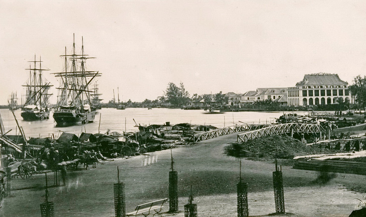 Cảnh Bến Bạch Đằng và cảng Nhà Rồng thuở Émille Gsell chụp năm 1866