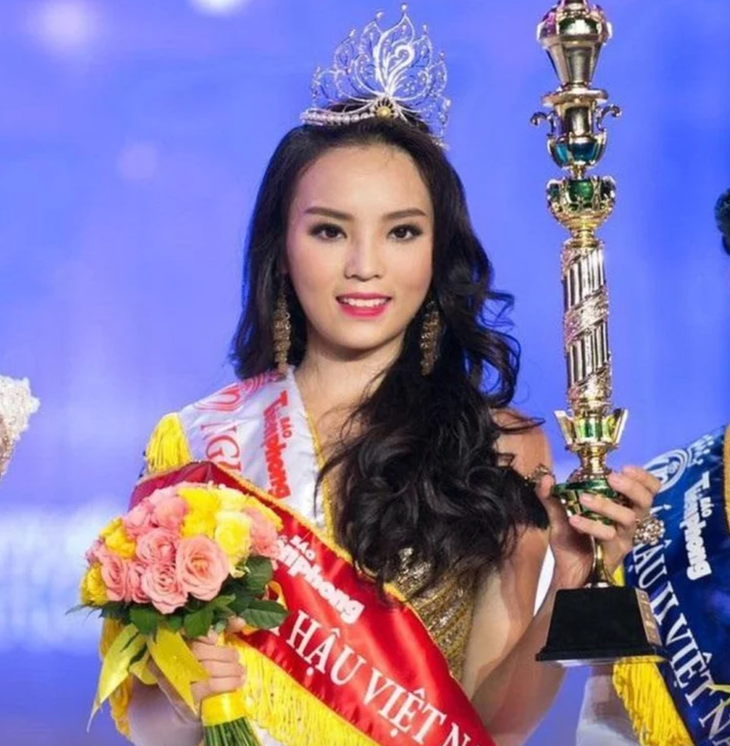 Kỳ Duyên trong đêm đăng quang Hoa hậu Việt Nam 2014