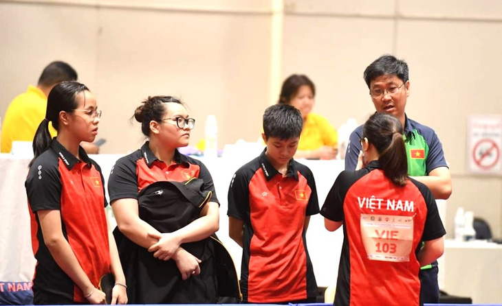 Cục Thể dục thể thao đang kiểm tra thông tin HLV Tô Minh (bìa phải) không còn làm HLV đội bóng bàn trẻ quốc gia từ tháng 1-2022 - Ảnh: FBNV