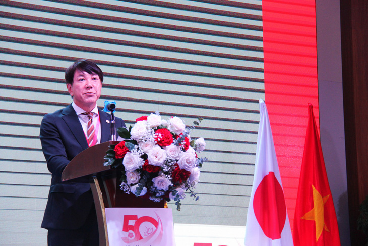 Ông Takeo Nakajima - chủ tịch Tổ chức Xúc tiến thương mại Nhật Bản tại Việt Nam - phát biểu tại hội nghị - Ảnh: TRẦN HOÀI