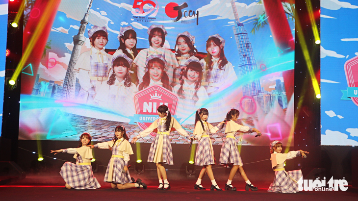 Nhóm nhạc Niji Universe Inc trình diễn tại sự kiện, đây là nhóm nhạc thần tượng theo đuổi phong cách Nhật Bản được thành lập năm 2016, các bài hát của nhóm luôn có phiên bản Nhật và Việt, giúp tạo cầu nối giữa Việt Nam và Nhật Bản - Ảnh: THÁI THÁI