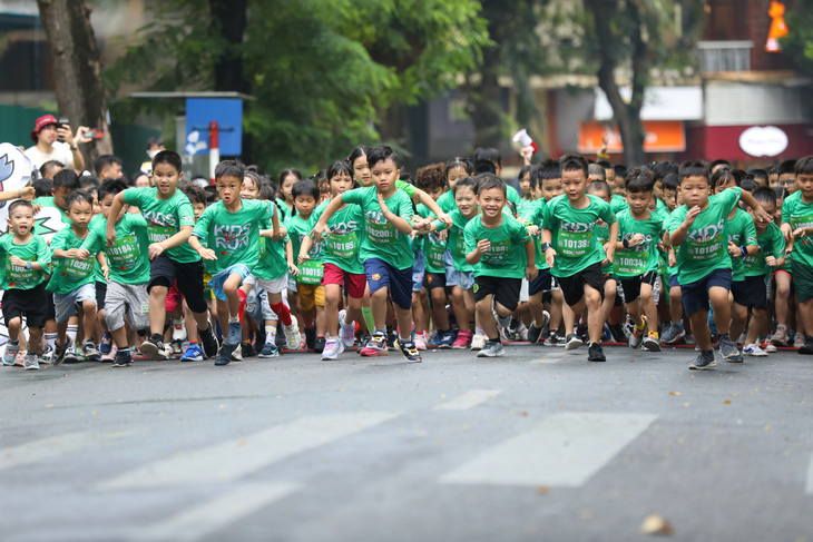 Các VĐV nhí tham gia đường chạy Mastercard Kids Run - Ảnh: VPBank