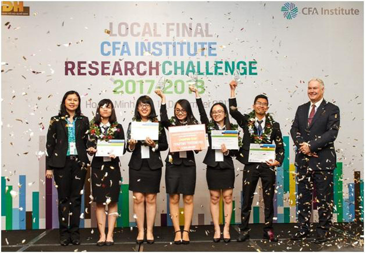 Sinh viên Cơ sở II giành giải nhất cuộc thi &quot;CFA Institute Research Challenge Vietnam 2017-2018&quot;