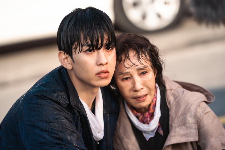 Diễn viên gạo cội Lee Jong Nam được khán giả khen diễn xuất thần vai Jung So Mi, giúp nhân vật toát lên vẻ dung dị, hào sảng.