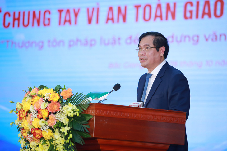 Ông Phan Xuân Thủy - phó trưởng Ban Tuyên giáo Trung ương - phát biểu tại lễ phát động "Chung tay vì an toàn giao thông" năm 2023 - Ảnh: CHI YÊN