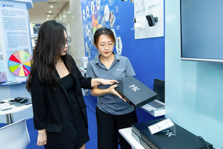 Các doanh nghiệp công nghệ Việt quyết tâm phát triển sản phẩm thiết bị mạng Make in Vietnam do doanh nghiệp Việt Nam tự chủ từ khâu nghiên cứu, sản xuất phần cứng tới phát triển giải pháp phần mềm - Ảnh: NG.LINH