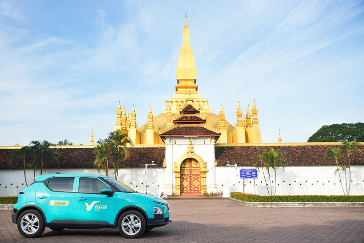 Dàn taxi điện Xanh SM sắp lăn bánh tại thủ đô Viêng Chăn (Lào). Ảnh: Đ.H