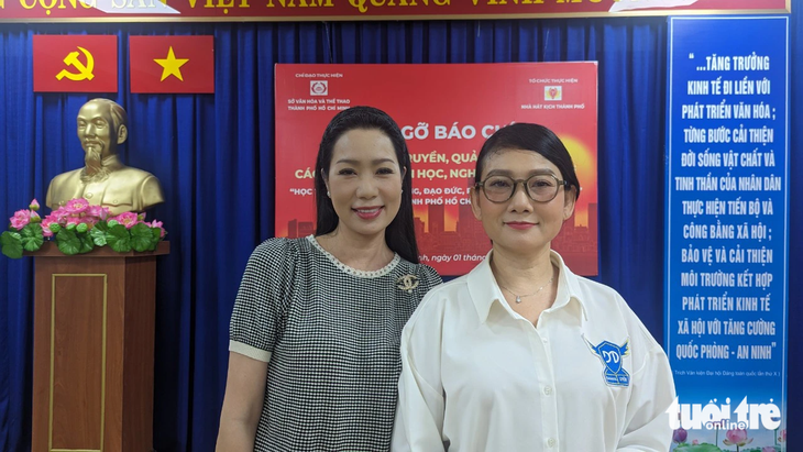 Nghệ sĩ Trịnh Kim Chi (trái) và Mỹ Uyên gặp gỡ báo chí sáng 1-11 - Ảnh: LINH ĐOAN