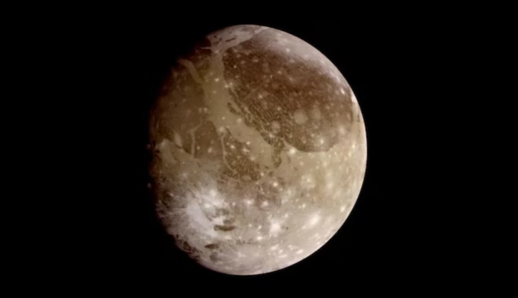 Tàu vũ trụ Juno phát hiện muối khoáng và các hợp chất hữu cơ trên bề mặt mặt trăng Ganymede của sao Mộc - Ảnh: NASA