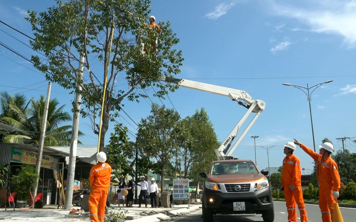 Chủ động ứng phó, đảm bảo an toàn điện mùa mưa bão