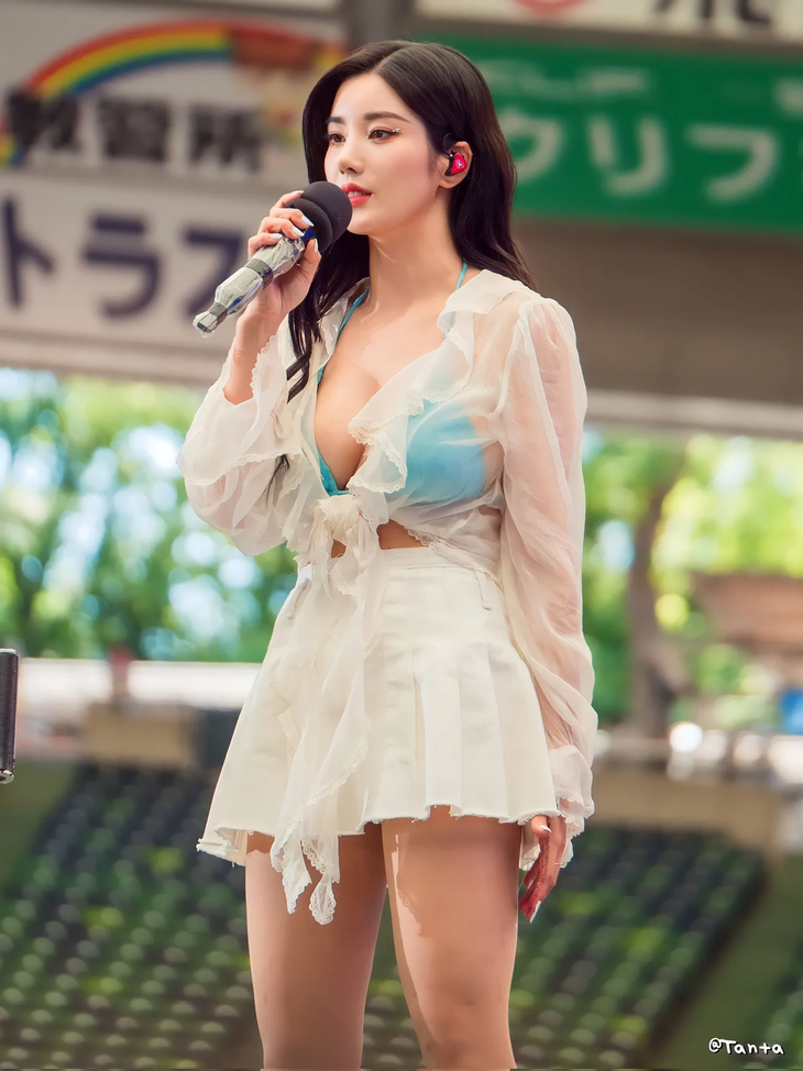 Kwon Eun Bi nổi tiếng với biệt danh &quot;nữ thần mùa hè&quot; bởi nhan sắc ngọt ngào, vóc dáng quyến rũ 