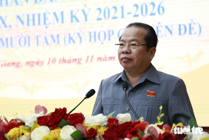 Ông Mai Văn Huỳnh - phó bí thư thường trực Tỉnh ủy, chủ tịch HĐND tỉnh Kiên Giang - đề nghị UBND tỉnh chỉ đạo các cơ quan khẩn trương triển khai thực hiện các dự án trên - Ảnh: CHÍ CÔNG
