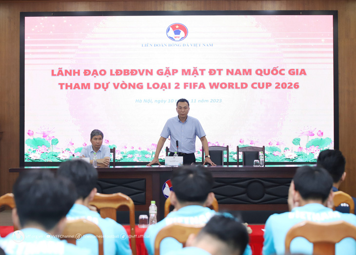 Chủ tịch VFF Trần Quốc Tuấn gặp mặt động viên đội tuyển Việt Nam tham dự vòng loại World Cup 2026 - Ảnh: VFF