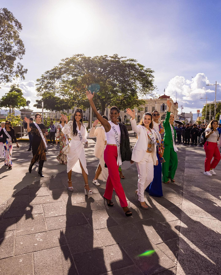 Thí sinh dự thi Miss Universe 2023 trong một hoạt động ngoài trời tại El Salvador