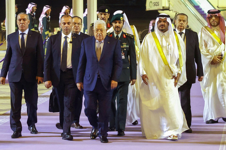 Tổng thống Palestine Mahmoud Abbas đến Saudi Arabia ngày 10-11 để dự cuộc họp chung giữa các nước Ả Rập và Hồi giáo - Ảnh: AFP
