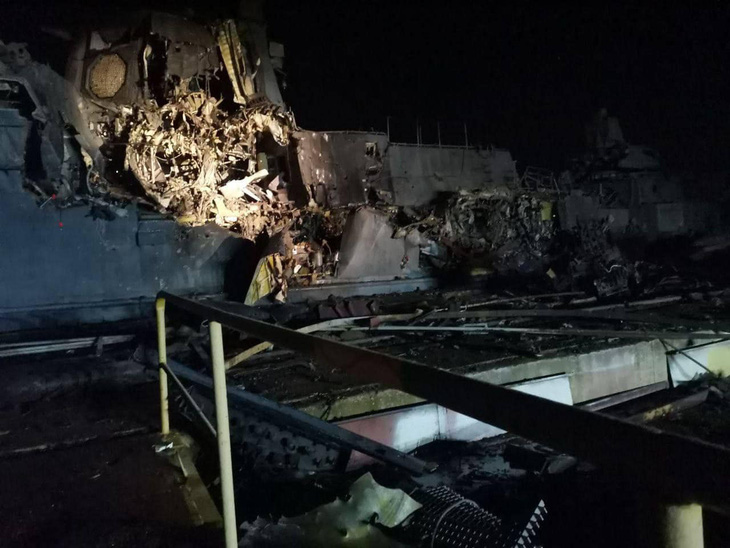 Tàu sân bay Askold của Nga hư hỏng sau vụ tấn công 3-11, bức ảnh được đăng tải vào ngày 6-11 - Ảnh: KYIV INDEPENDENT