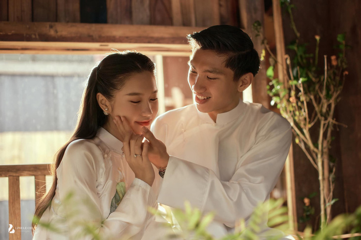 Bộ ảnh cưới của Văn Hậu và Hải My - Ảnh: FBNV