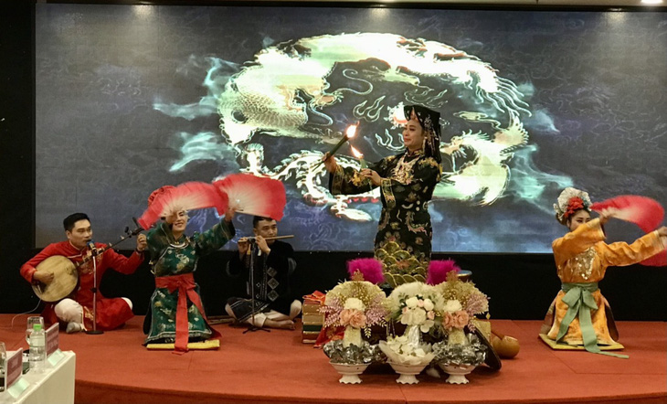 Đoàn nghệ sĩ tỉnh Lạng Sơn biểu diễn, quảng bá sản phẩm du lịch tại tỉnh Bình Thuận - Ảnh: MAI THỨC