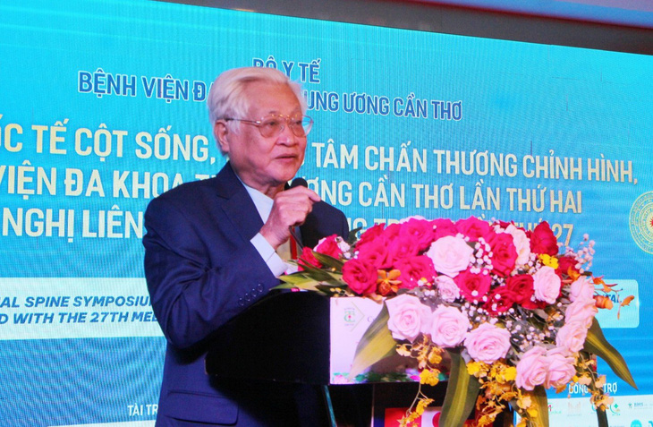 PGS.TS Võ Văn Thành - chủ tịch danh dự Liên chi hội Cột sống TP.HCM - phát biểu tại hội nghị - Ảnh: T. ŨY
