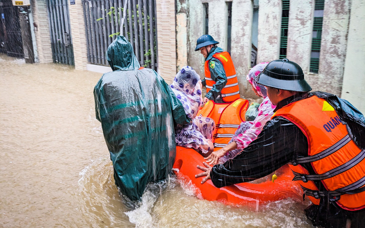 Miền Trung mưa lớn, Thừa Thiên Huế đến Quảng Ngãi có nguy cơ ngập lụt
