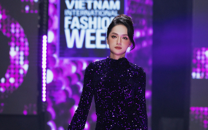 Adrian Anh Tuấn phủ sắc tím kết màn Tuần lễ thời trang quốc tế Việt Nam