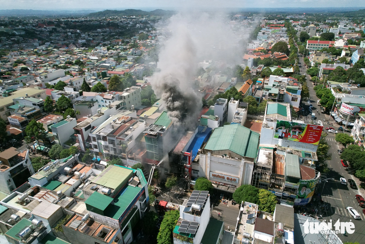 Vụ cháy gần chợ trung tâm TP Buôn Ma Thuột, Đắk Lắk gây thiệt hại 2,3 tỉ đồng - Ảnh: TRUNG TÂN