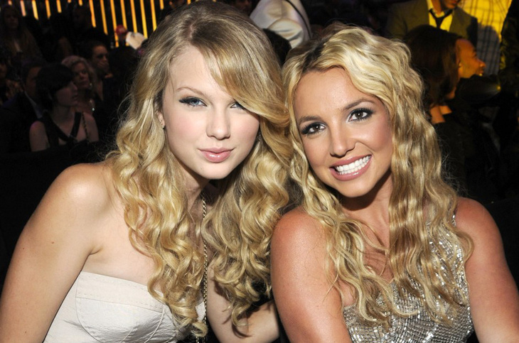 Taylor Swift và Britney Spears tại Lễ trao giải Video âm nhạc MTV năm 2008 - Ảnh: Billboard