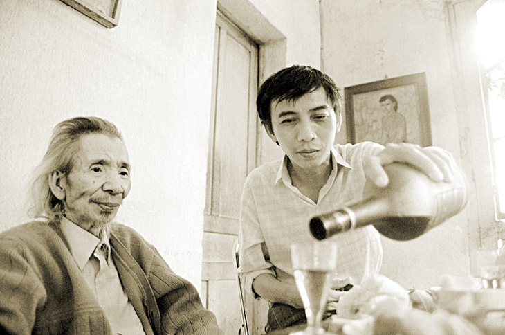 Văn Cao và nhà thơ Thanh Thảo hồi năm 1993 - Ảnh: NGUYỄN ĐÌNH TOÁN