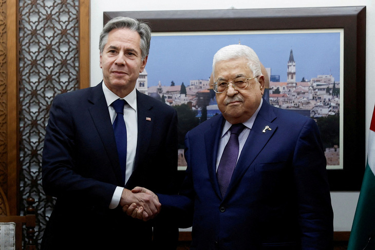 Ngoại trưởng Mỹ Antony Blinken gặp Tổng thống Palestine Mahmoud Abbas ở Bờ Tây ngày 5-11 - Ảnh: REUTERS