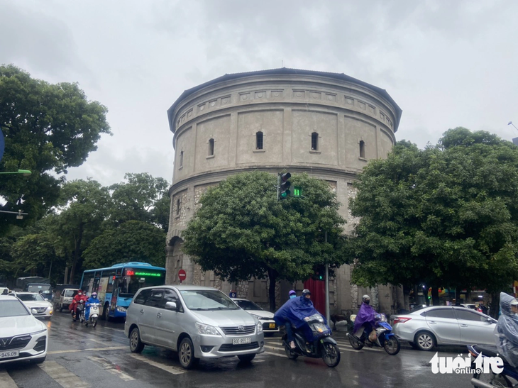 Sau lễ hội, tháp nước Hàng Đậu sẽ lại trở về là một phế tích? - Ảnh: T.ĐIỂU