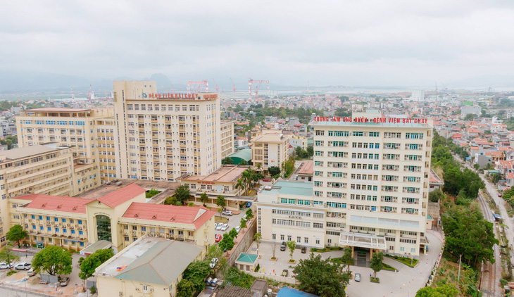 Một phó giám đốc nhà máy sản xuất gạch được phát hiện chết trong tư thế treo cổ ở phòng bệnh của Bệnh viện Đa khoa Bãi Cháy, tỉnh Quảng Ninh - Ảnh: T. THẮNG