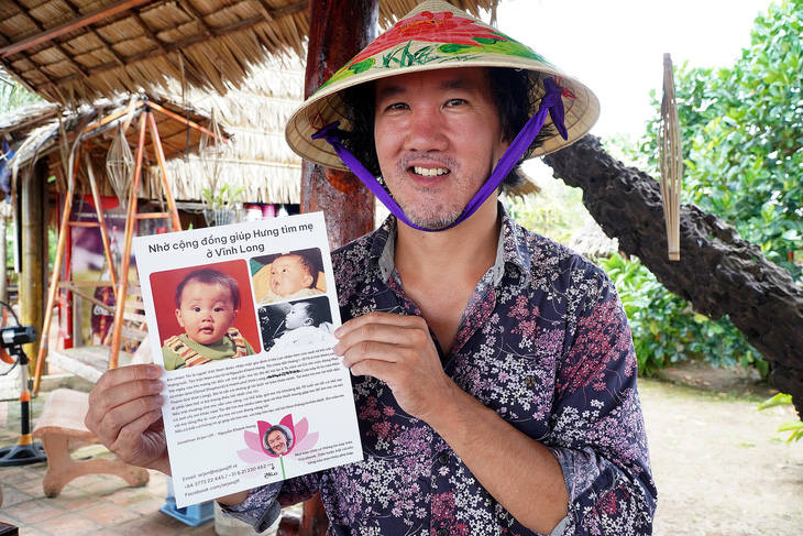 Jonathan Arjen Ijff Nguyễn Khánh Hưng thiết tha tìm mẹ - Ảnh: CHÍ HẠNH